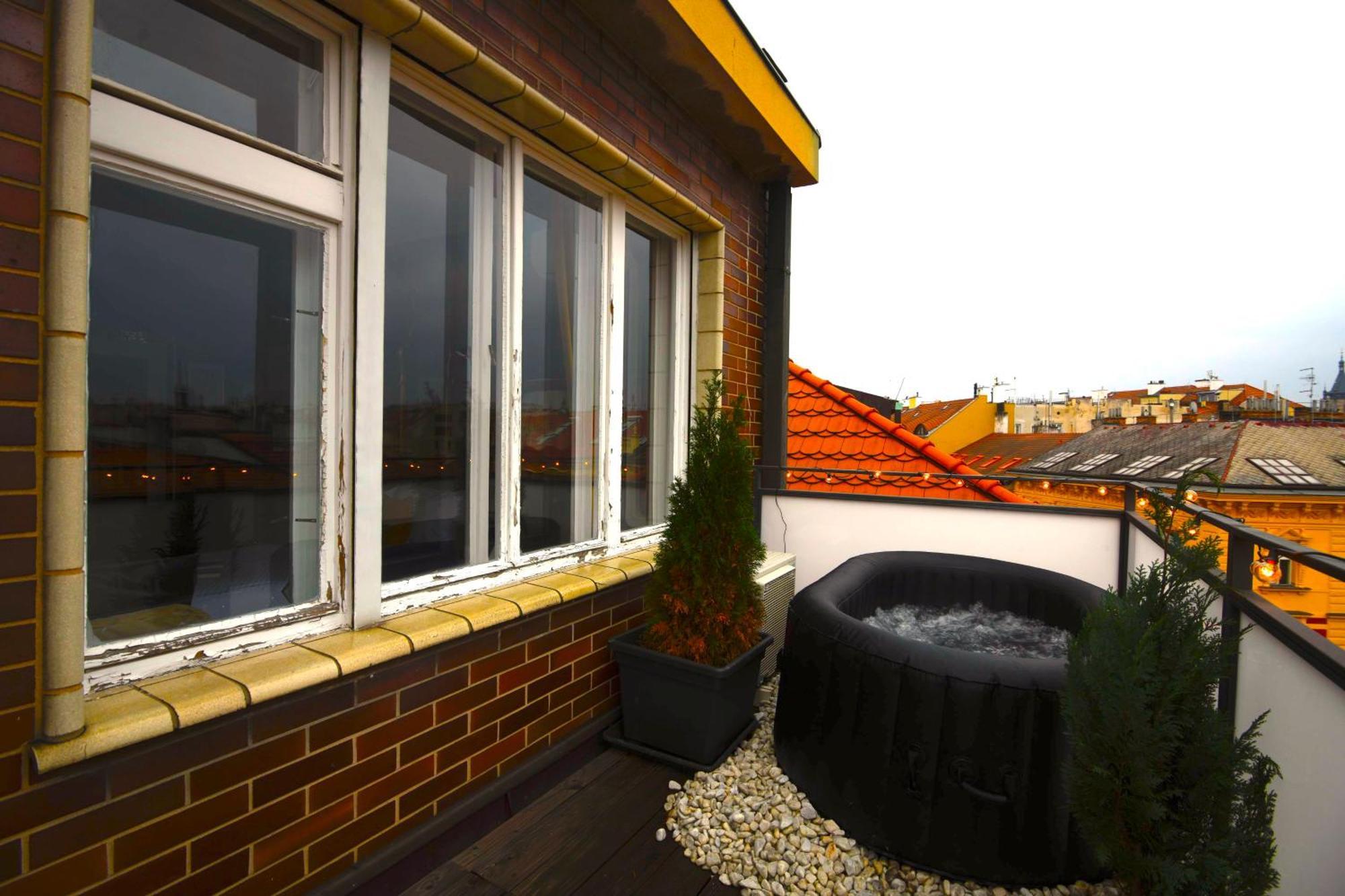 Waterfront River Side Roof Top Apartment - Terrace With City View 프라하 외부 사진